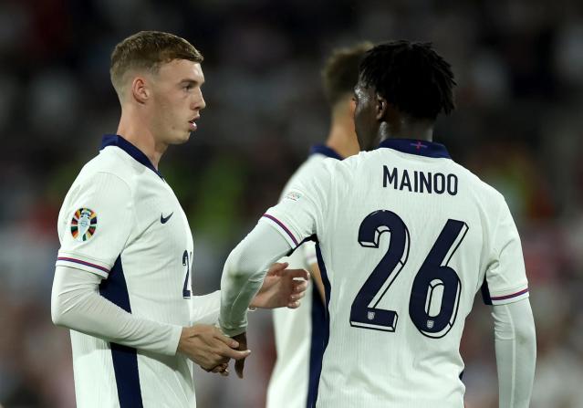 Kobbie Mainoo and Cole Palmer in action for England against Slovenia.