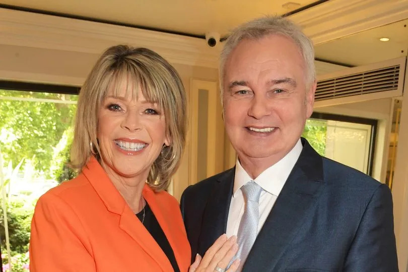 Ruth Langsford (L) and Eamonn Holmes posing in 2022