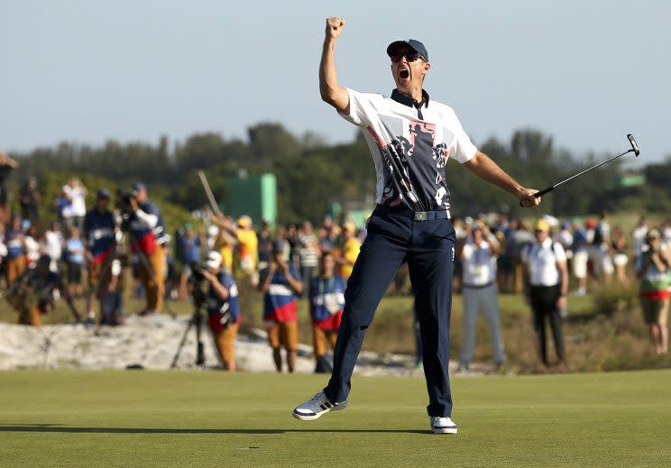 Justin Rose of Britain celebrates his gold medal win in the men's Olympic golf competition at the Rio Olympics on August 14, 2016. (REUTERS/Andrew Boyers)