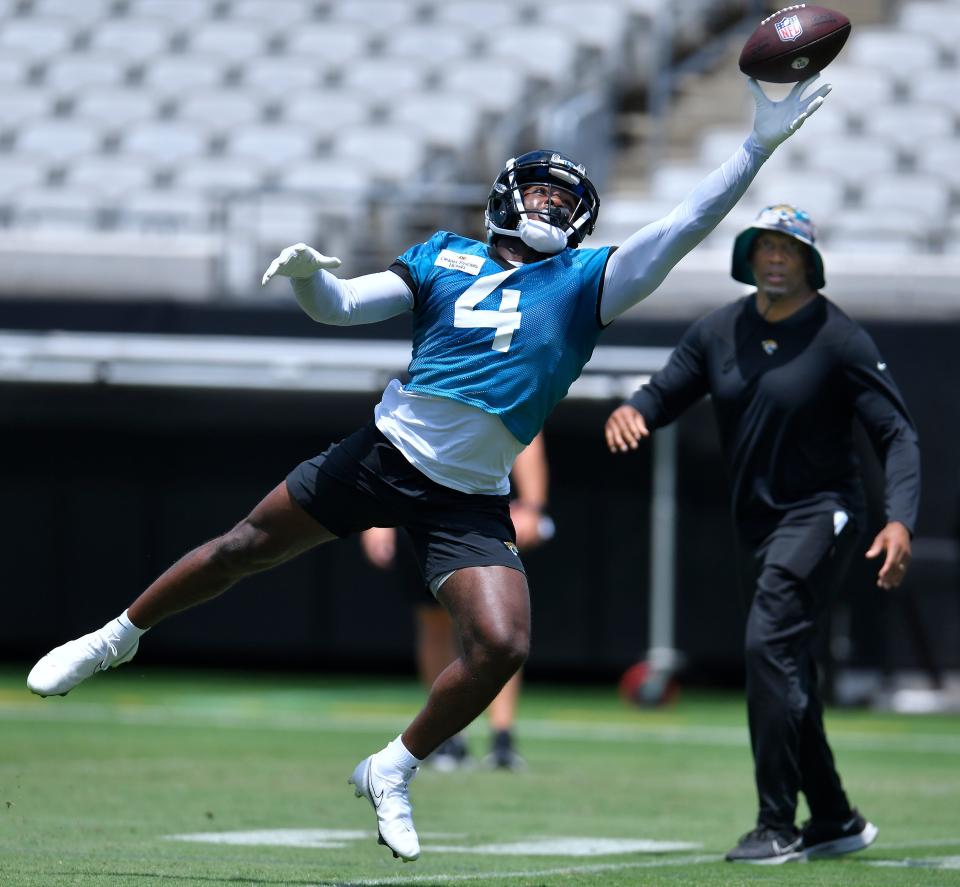 Jaguars running back Tank Bigsby (4) stretches for a pass that was just out of reach during day two of rookie minicamp in June.