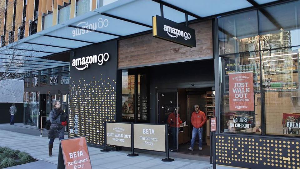 Amazon Aims to Outdo Walmart's Retail Game, Boosts Cashierless Tech in Stores