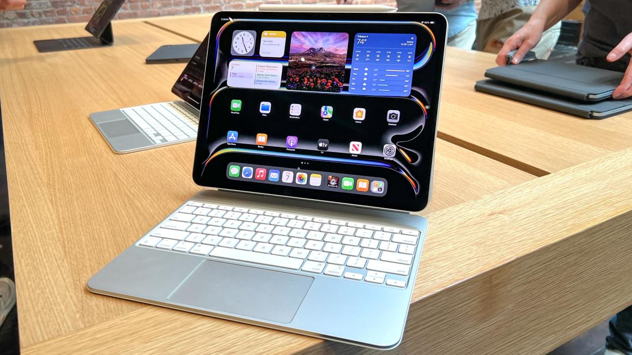  IPad Pro 2024 with Magic Keyboard. 