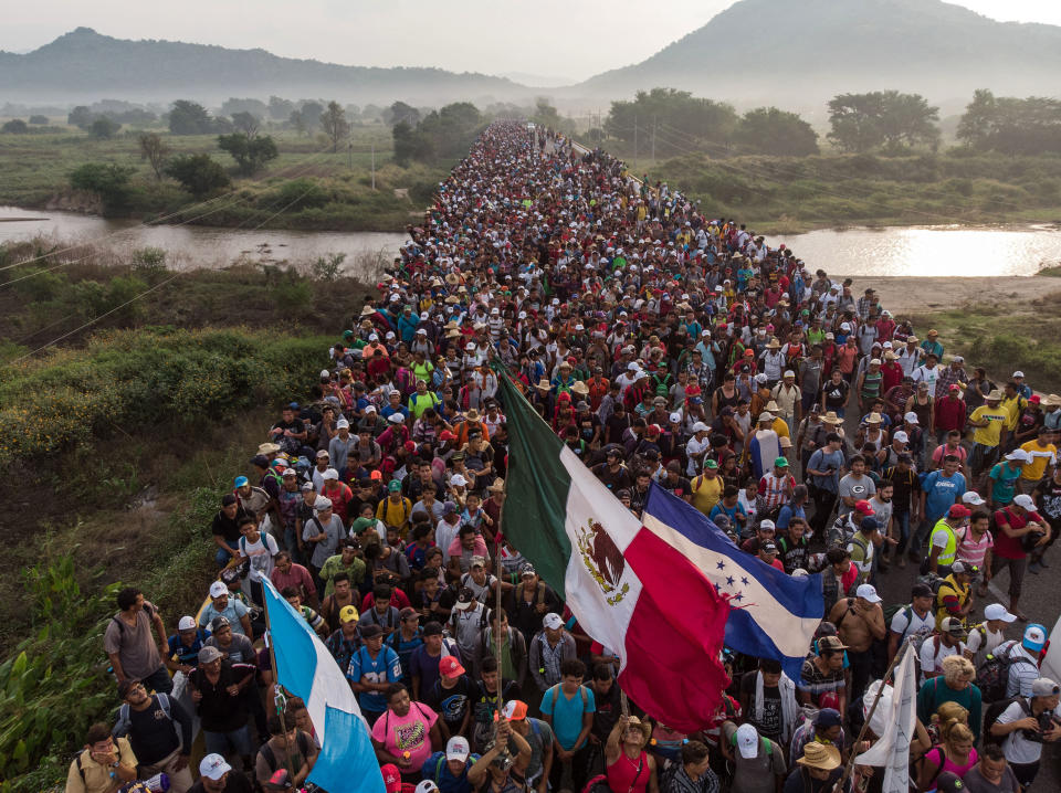 <p>Aerial view of Honduran migrants heading in a caravan to the U.S. as the leave Arriaga on their way to San Pedro Tapanatepec in southern Mexico on Oct. 27, 2018. (Photo: Guillermo Arias/AFP/Getty Images) </p>