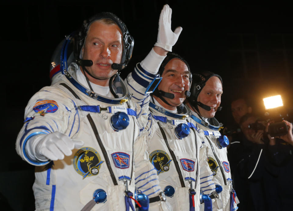 U.S. astronaut Steven Swanson, left, Russian cosmonauts Alexander Skvortsov, center, and Oleg Artemyev, crew members of the mission to the International Space Station (ISS) walk prior the launch of Soyuz-FG rocket at the Russian leased Baikonur cosmodrome, Kazakhstan, Wednesday, March 26, 2014. (AP Photo/Dmitry Lovetsky, Pool)