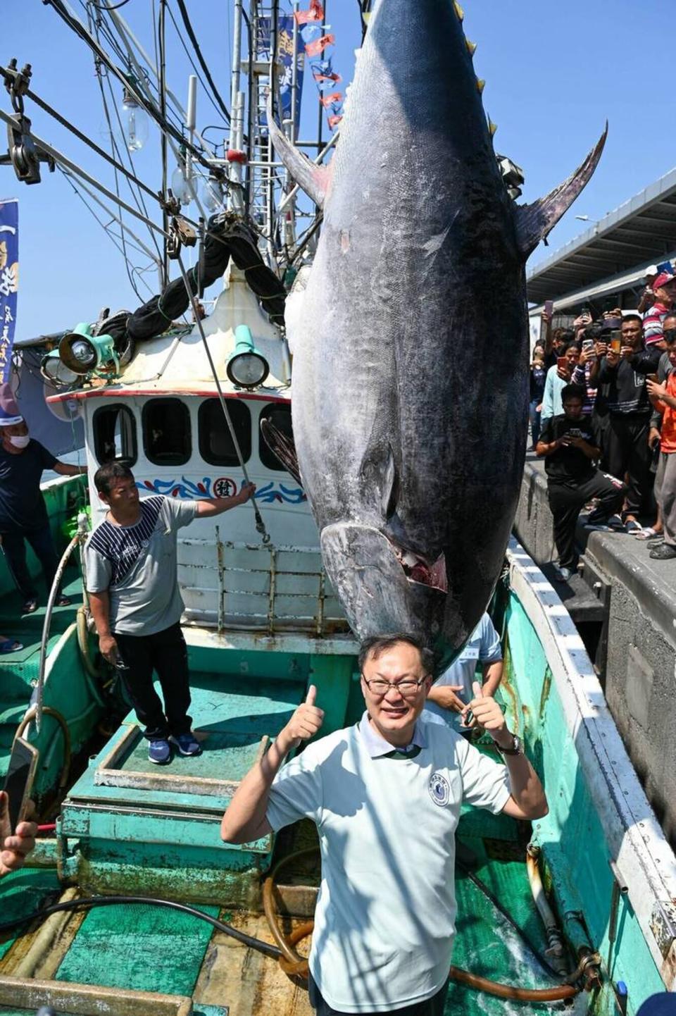 徐富癸痛批藍委蘇清泉不瞭解黑鮪魚產業鏈。（立委徐富癸辦公室提供）