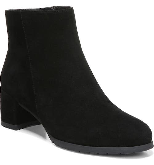 9 pairs of timeless, stylish black boots to buy while they’re on sale ...