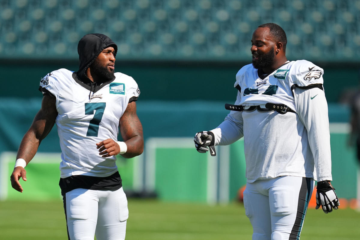 Haason Reddick of the Philadelphia Eagles rushes the passer against