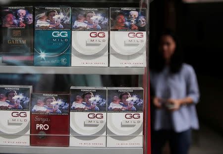 Gudang Garam cigarette packs displaying "health warning" images are seen at a stall in Jakarta, Indonesia, May 31, 2017. Picture taken May 31, 2017. REUTERS/Beawiharta