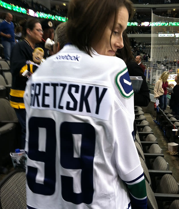 Jersey Fouls: Wayne Gretzky embarrassments; homemade Sedin; minor league  Yzerman