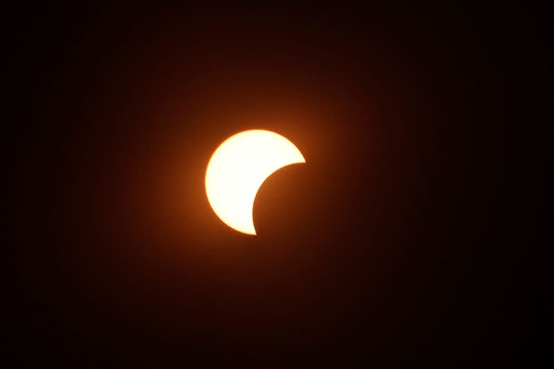 Un eclipse de sol parcial desde el Monte Scopus en Jerusalem el 21 de junio de 2020