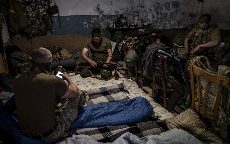 Ukrainian servicemen take a break near the frontlines of Izium, south of Kharkiv, on 8 June 2022.  - Maria Senovilla/Shutterstock