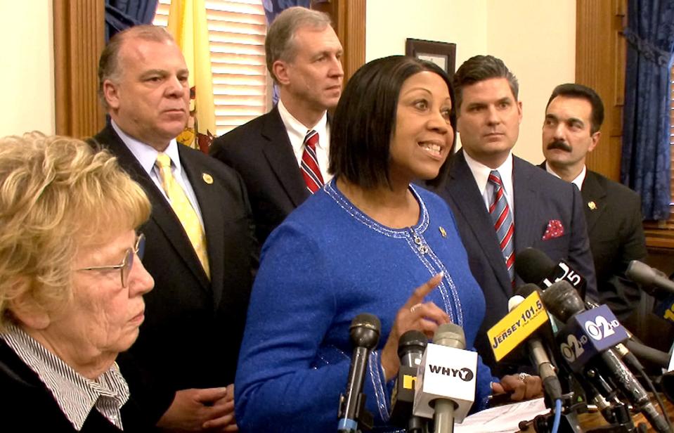 Assembly Speaker Sheila Y. Oliver (D-Essex) joins other Democrats reacting to Governor Chris Christie's State of the State Address in Trenton Tuesday.    TRENTON   1/17/12  DEMSREACT0117A  ASBURY PARK PRESS PHOTO BY THOMAS P. COSTELLO  WITH VIDEO