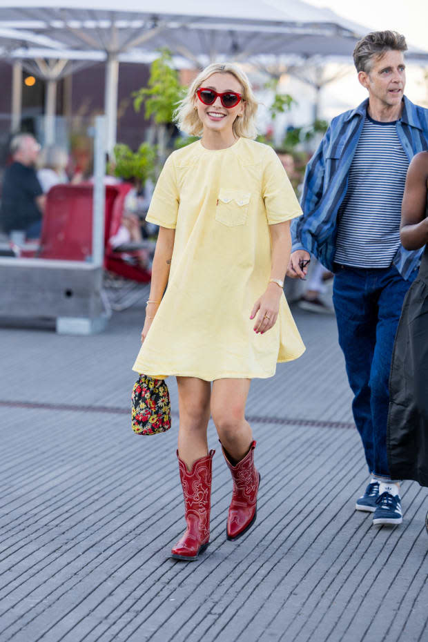 Emma Chamberlain at Copenhagen Fashion Week Spring 2023 on Aug. 11, 2022<p>Photo: Christian Vierig/Getty Images</p>