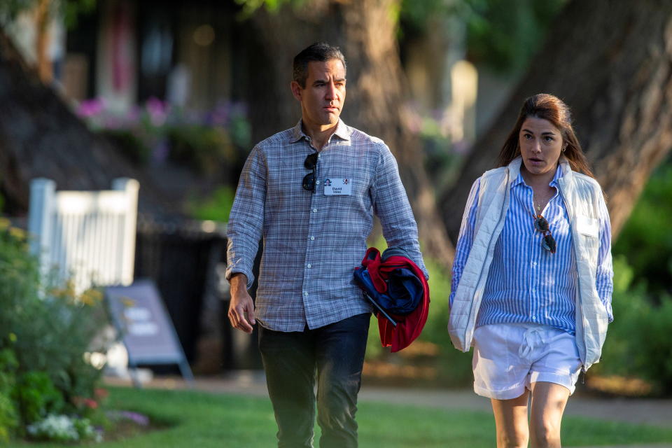 David Vélez, fundador de Nubank, junto a su esposa Mariel Reyes  (Foto: Reuters / Brian Losness).