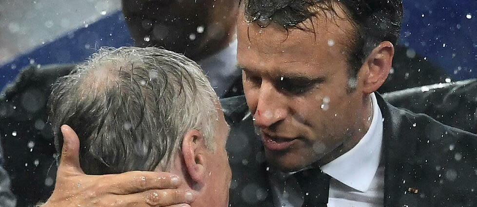 Didier Deschamps et Emmanuel Macron, le soir de la victoire de la France lors de la Coupe du monde 2018.  - Credit:FRANCK FIFE / AFP