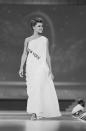 <p>Vanessa Williams wore peep-toe shoes, which had a comeback from the retro and pinup era of the '40s and '50s, on-stage at the Miss America pageant.</p>