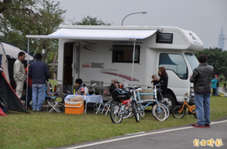 國人露營風氣日盛，能同時解決交通、住宿、三餐需求的露營車也廣受消費者青睞。（資料照）