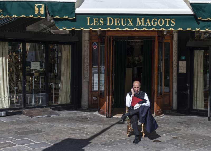 新冠肺炎疫情侵襲法國，咖啡店被勒令暫時關閉（AP）