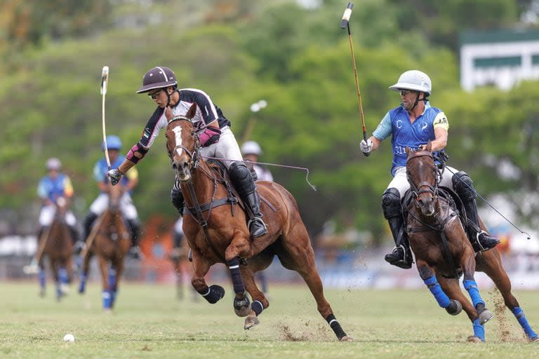 Lucas Monteverde (n.), el delantero rompió en el quinto chukker el hechizo de El Overo, que estuvo tres parciales sin anotar