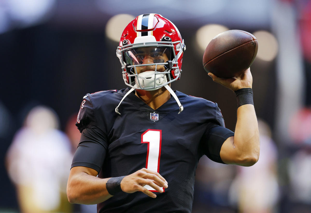 Locker-room buzz shows Falcons players' fondness for red throwback helmets