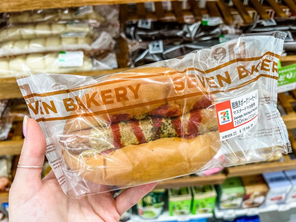 sausage sandwich in 7-eleven