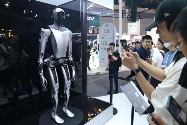 Humanoid Robot Keeps Getting Fired From His Jobs - WSJ