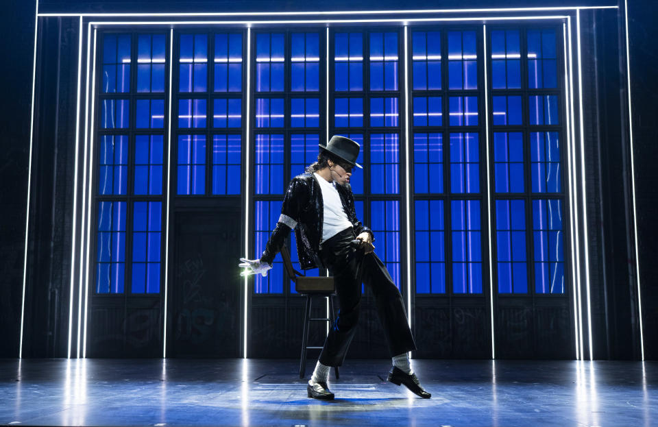 Myles Frost como Michael Jackson en los ensayos del musical "MJ", en el Teatro Neil Simon de Manhattan, el 2 de noviembre de 2021. (Sara Krulwich/The New York Times)