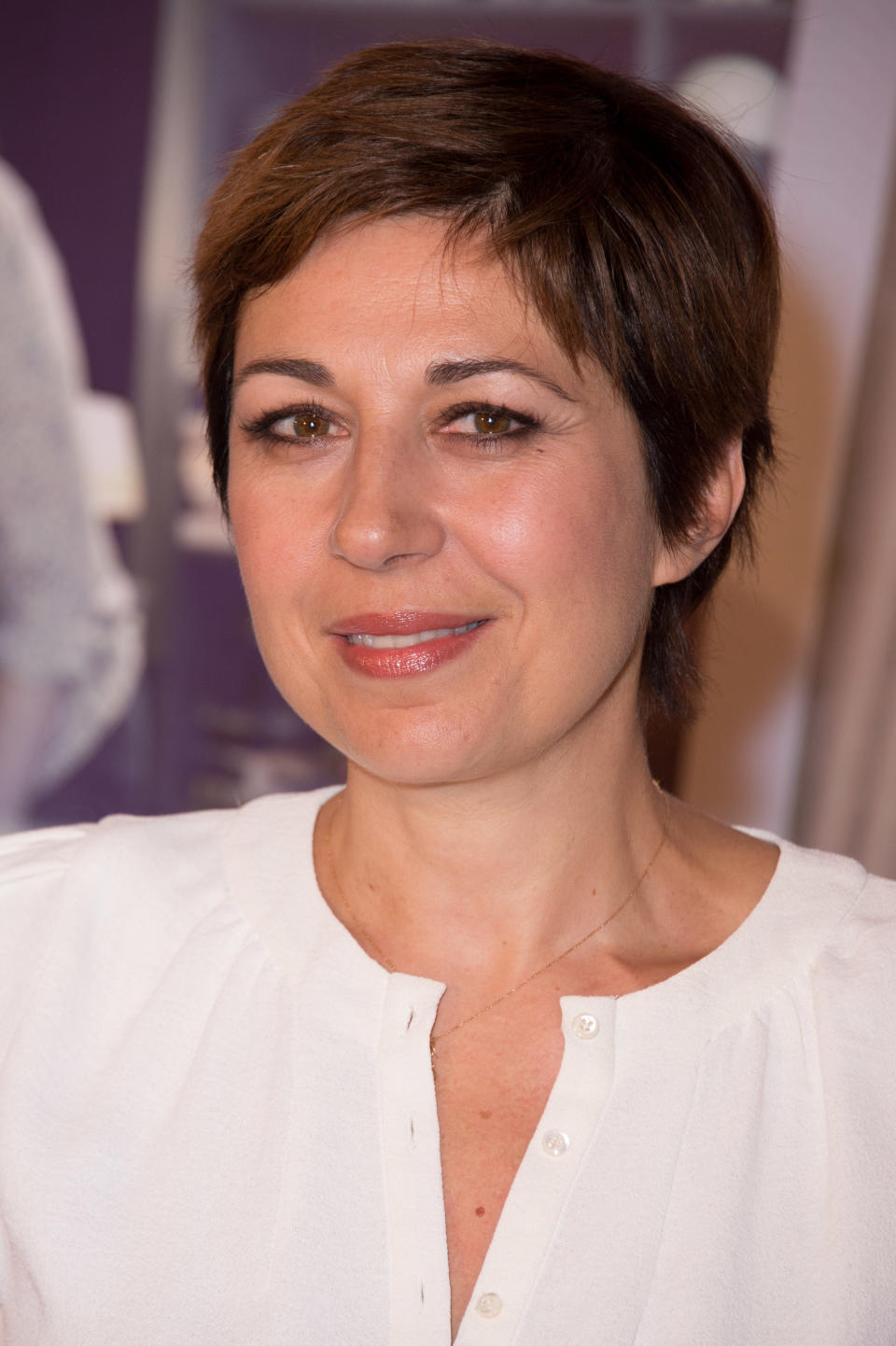 Le 2 septembre 2013, Valérie Benguigui est emportée par un cancer du sein à l’âge de 47 ans. Le talent et la personnalité de l’actrice sont salués à travers une pluie d’hommages. Fondateur du Cours Florent, François Florent se remémore notamment l’arrivée de la comédienne dans son établissement en 1984. "<em>Sa présence me sautait à la gueule.</em> [...] <em>Elle n'a jamais fait de progrès. Tout était déjà contenu en elle</em>, explique-t-il au <em>Journal du Dimanche</em>. <em>Jusqu'à avant sa maladie, nous avons continué à nous voir. Elle participait aux jurys de l'école. Très peu de comédiens m'ont procuré un tel souvenir d'immédiateté.</em> [...] <em>Elle ne possédait certes pas une beauté hollywoodienne, mais était dotée d'un charme incroyable.</em> [...] <em>Elle ne se montait pas le bourrichon. Elle était l'inverse d'Isabelle Adjani, qui a joué les ingénues avant d'aller contre elle-même, enferrée dans des difficultés psychologiques. Valérie était si saine dans sa vie qu'elle aurait pu accueillir tous les rôles.</em>" Les obsèques de la comédienne ont lieu le vendredi 6 septembre 2013. La cérémonie se déroule dans l’intimité au cimetière de Montparnasse, à Paris. <em>(Photo by Stephane Cardinale/Corbis via Getty Images)</em>