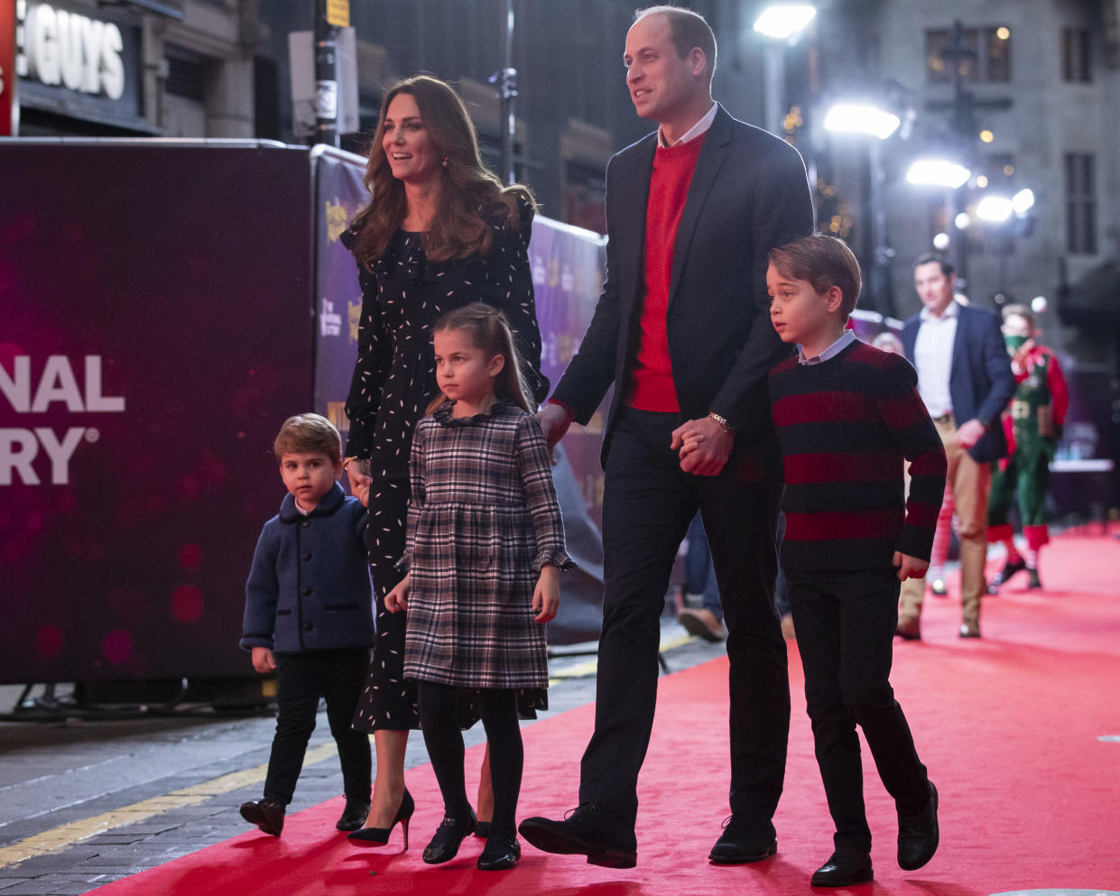 LONDON, ENGLAND - DECEMBER 11: Prince William, Duke of Cambridge and Catherine, Duchess of Cambridge with their children, Prince Louis, Princess Charlotte and Prince George, attend a special pantomime performance at London's Palladium Theatre, hosted by The National Lottery, to thank key workers and their families for their efforts throughout the pandemic on December 11, 2020 in London, England. (Photo by  Aaron Chown - WPA Pool/Getty Images)