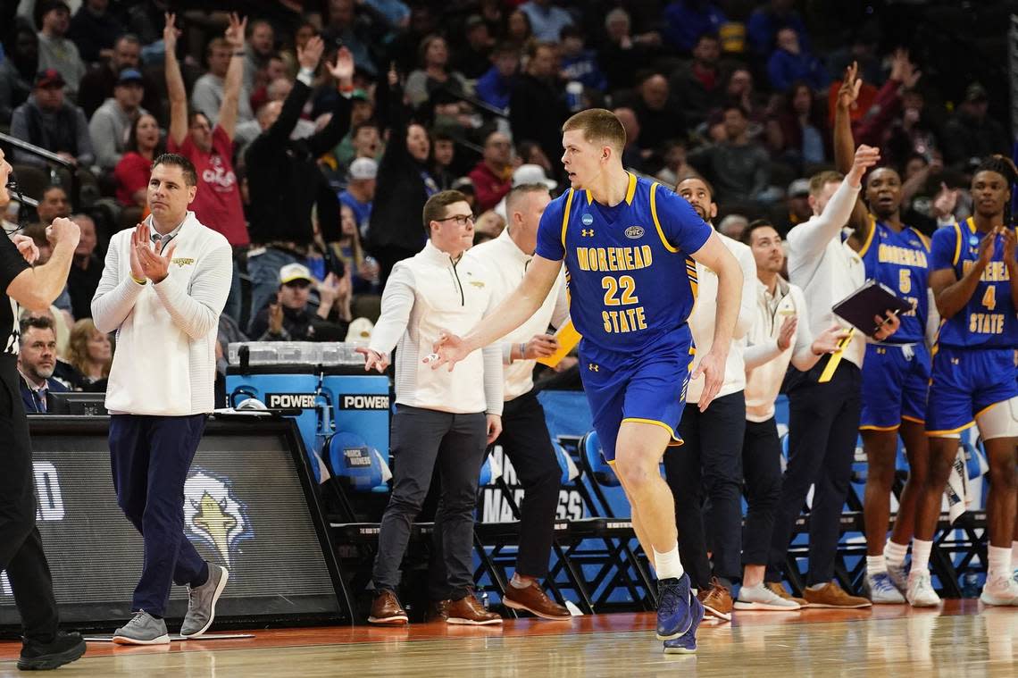 Morehead State’s Riley Minix (22) and head coach Preston Spradlin react to a 3-point basket early in the second half.