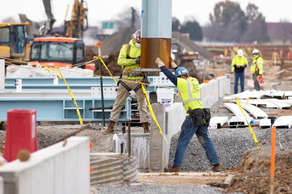 construction at general motors ultium battery plant in tennessee