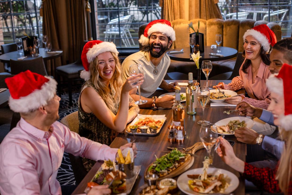 Ihr sollt Weihnachten genießen können, ohne euch Sorgen um euer Gewicht machen zu müssen. - Copyright: Getty