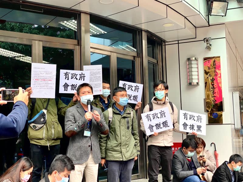 ▲國民黨團總召林為洲及國民黨青年團4日上午到中正一分局告發行政院長蘇貞昌造謠、違反社會秩序維護法。　（圖／林為洲辦公室提供）