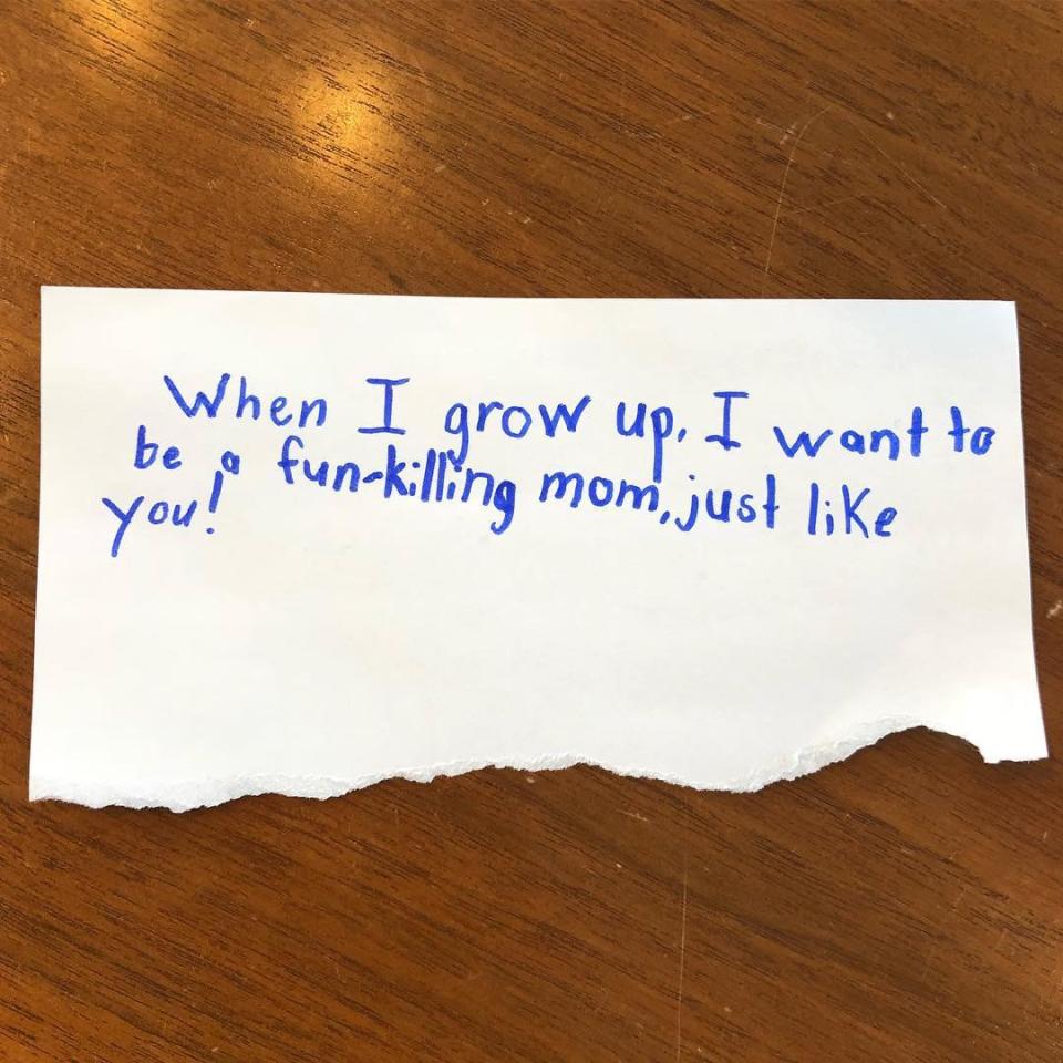 She gets sweet "love notes" from her kids. Like this one, from now-10-year-old Seraphina. "Is this a nine year old burn? Or the ultimate compliment? #funkillingmom 🙋🏻‍♀️ #illtakealovenotehoweveritcomes," Garner said of the note. 