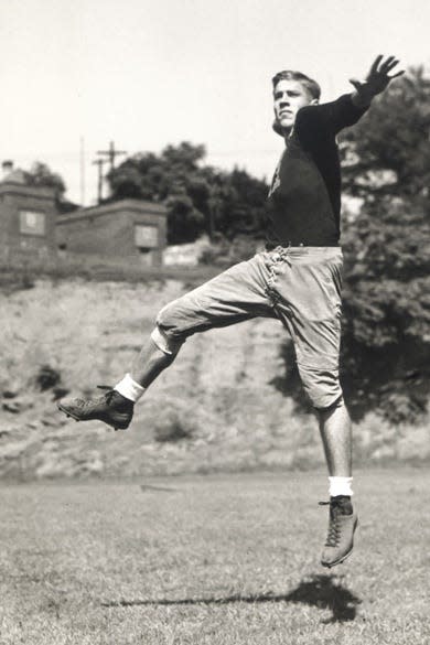 Bill Edwards playing quarterback for Geneva College's football team.
