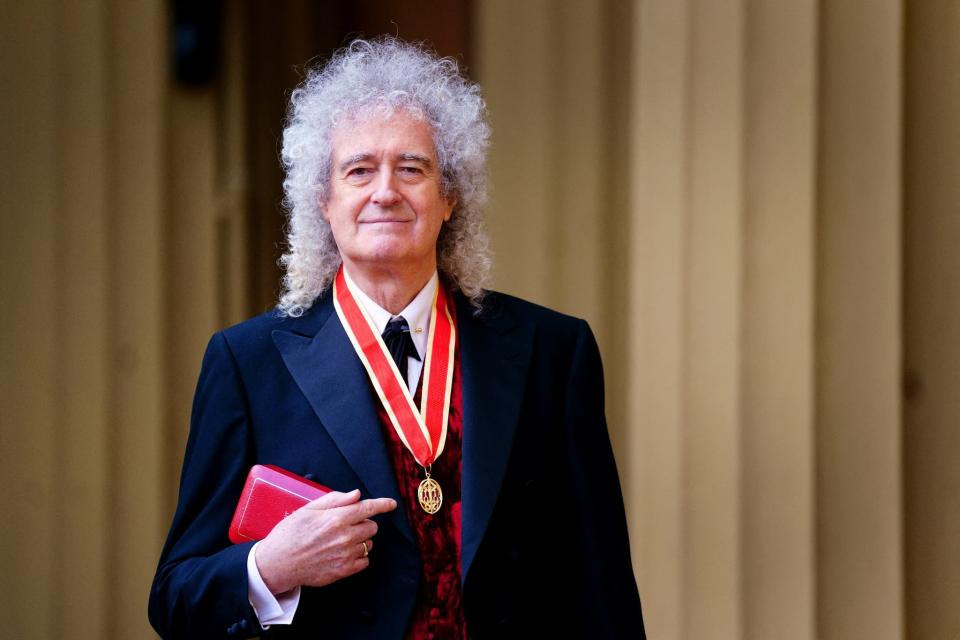 Le guitariste du groupe Queen, Brian May a été distingué par le roi Charles III le 14 mars 2023.  - Victoria Jones - AFP