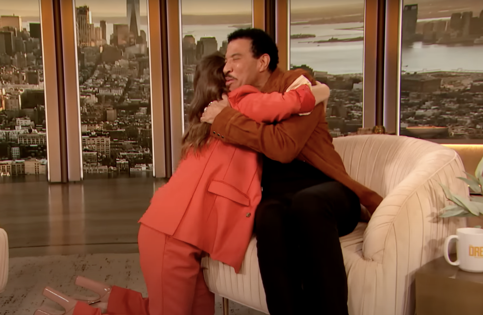 Drew Barrymore and Lionel Richie (The Drew Barrymore Show)