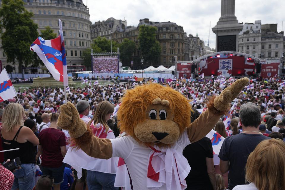 England supporters gather as they wait for the arrival of their national soccer team at Trafalgar Square in London, Monday, Aug. 1, 2022. England beat Germany 2-1 and won the final of the Women's Euro 2022 on Sunday. (AP Photo/Frank Augstein)