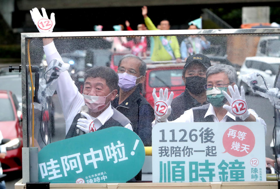 民進黨台北市長候選人陳時中（左）前副總統陳建仁（右）。（鄭任南攝）