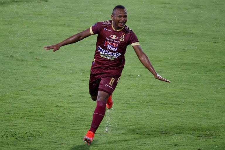 La sonrisa plena de Campaz, celebrando un gol para Deportes Tolima, el club colombiano que lo lanzó a la fama