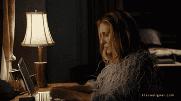 Carrie Bradshaw typing on a computer.