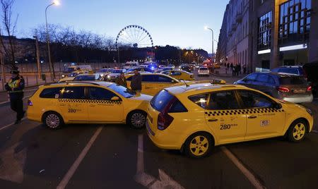 Taxis block a main road in Budapest's city centre, Hungary, January 18, 2016. REUTERS/Laszlo Balogh