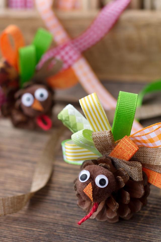 Easy Thanksgiving Crafts to Keep Kids Entertained on Thanksgiving