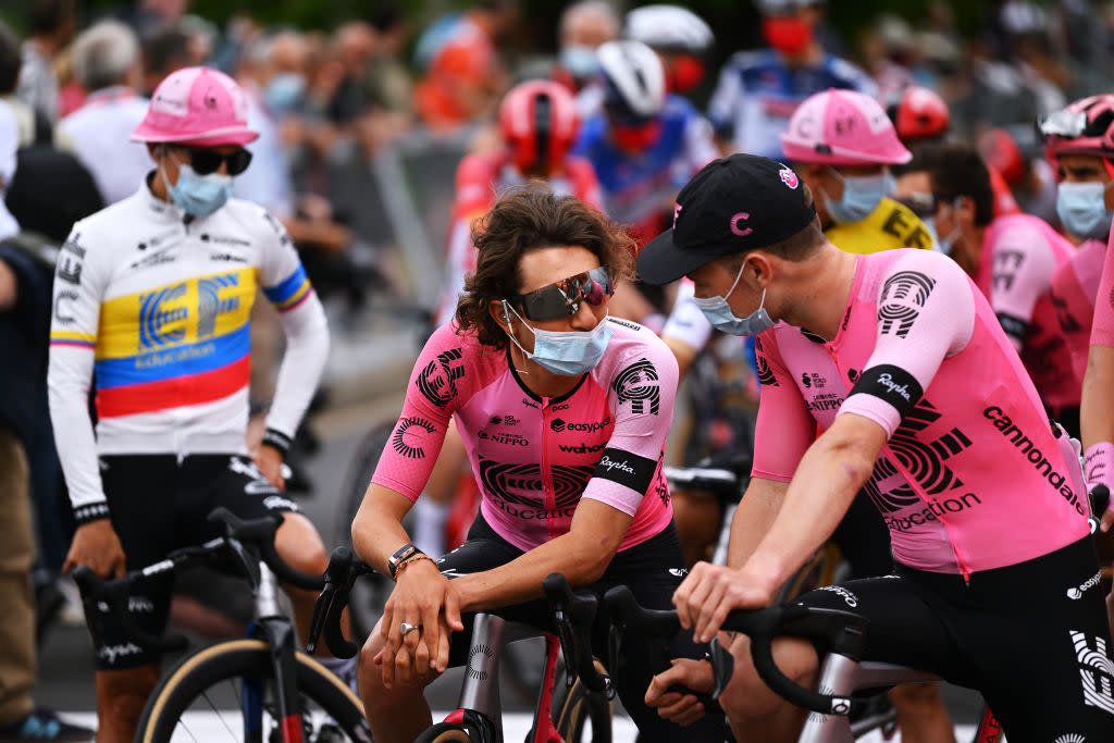  EF Education-EasyPost riders wore masks before the start of the Critérium du Dauphiné 