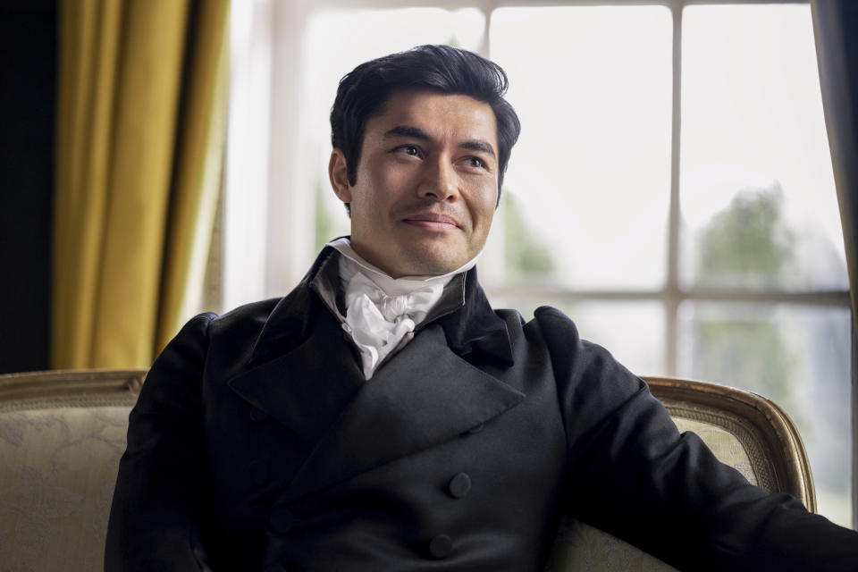 En esta imagen difundida por Netflix, Henry Golding en una escena de "Persuasion". (Nick Wall/Netflix vía AP)