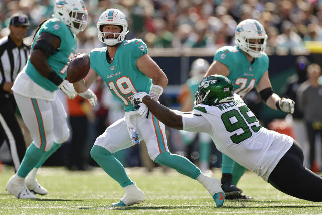 East Rutherford, New Jersey, USA. 8th Dec, 2019. Miami Dolphins wide  receiver Albert Wilson (15) reacts after making a great catch before a hard  hit by New York Jets free safety Marcus