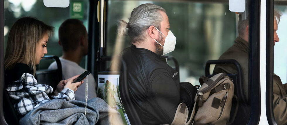 La ministre de la Santé Brigitte Bourguignon recommande le retour du port du masque dans les transports en commun. 
