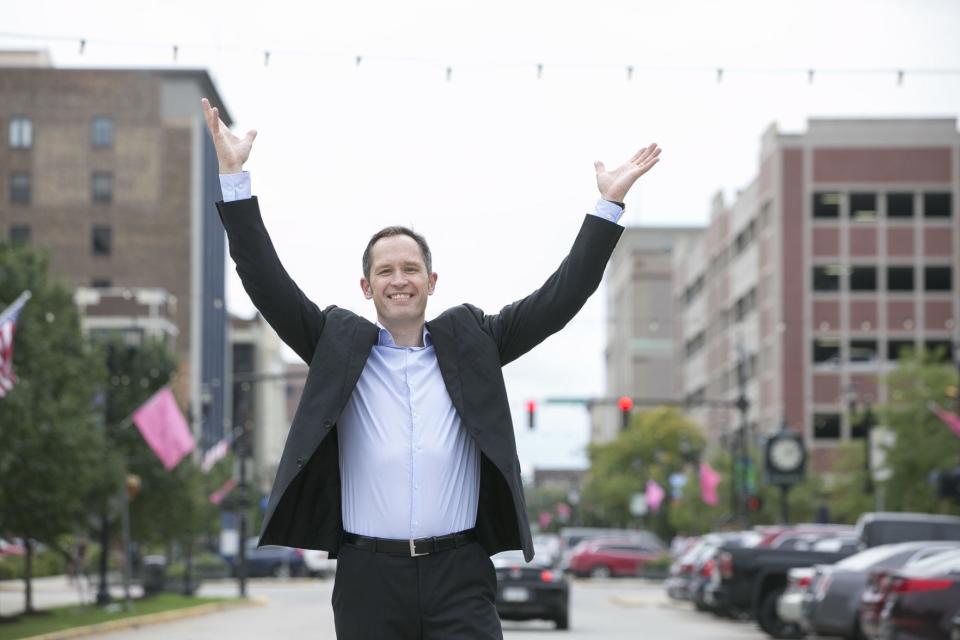 Maestro Alastair Willis begins his third season as the South Bend Symphony Orchestra’s music director with Saturday’s concert at the Morris Performing Arts Center.