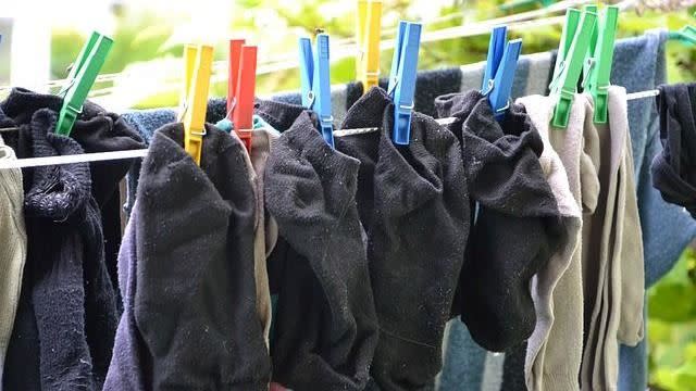 襪子、貼身衣物應該分開洗，避免交叉感染。（示意圖／Pixabay）