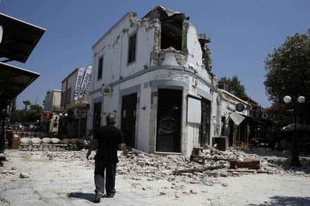 A man stands in front of a damaged building following an earthquake off the island of Kos, Greece July 21, 2017. REUTERS/Costas Baltas